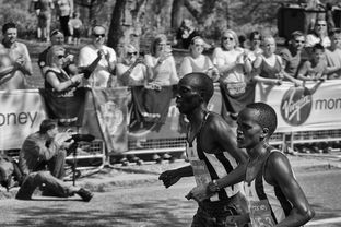 Leyu Sport下载-非洲锦标赛中，南非队奋勇拼搏，冲击历史第一高光，南非洲杯小组赛