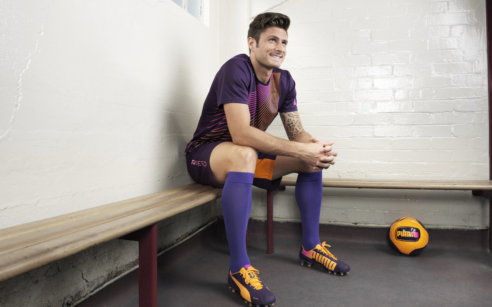 【精彩瞬间】运动员演练最炫防守牌技，防守标准动作