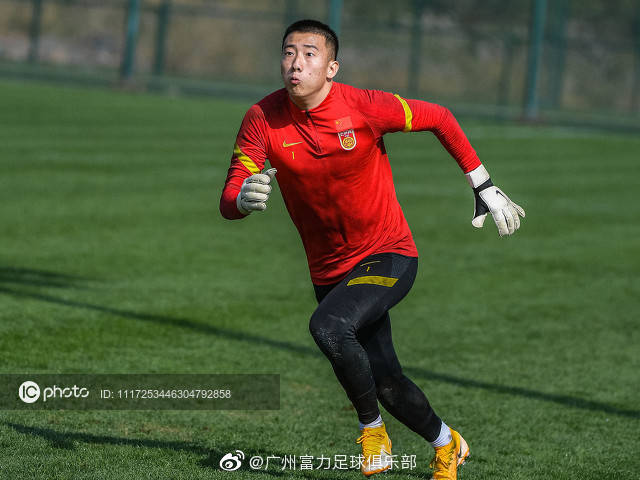 关于乐鱼体育:年轻门将韩佳奇：加强心理训练，提升抗压能力的信息